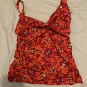 Land’s End Pink floral top to a two piece women’s swimsuit size 8. Top only.